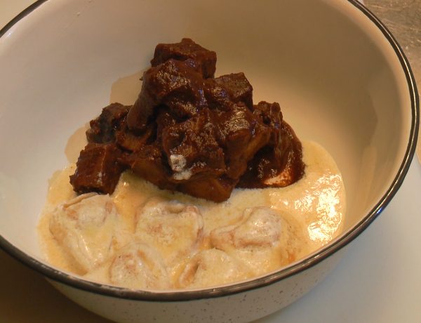 Tortellini rellenos con asado negro