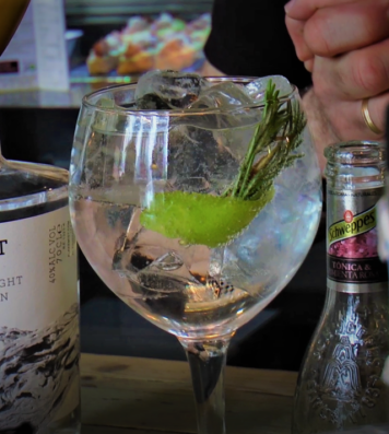 Como hacer gintonic con romero y lima